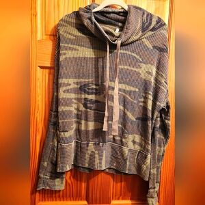 Z Supply Womens camo shirt size L EUC